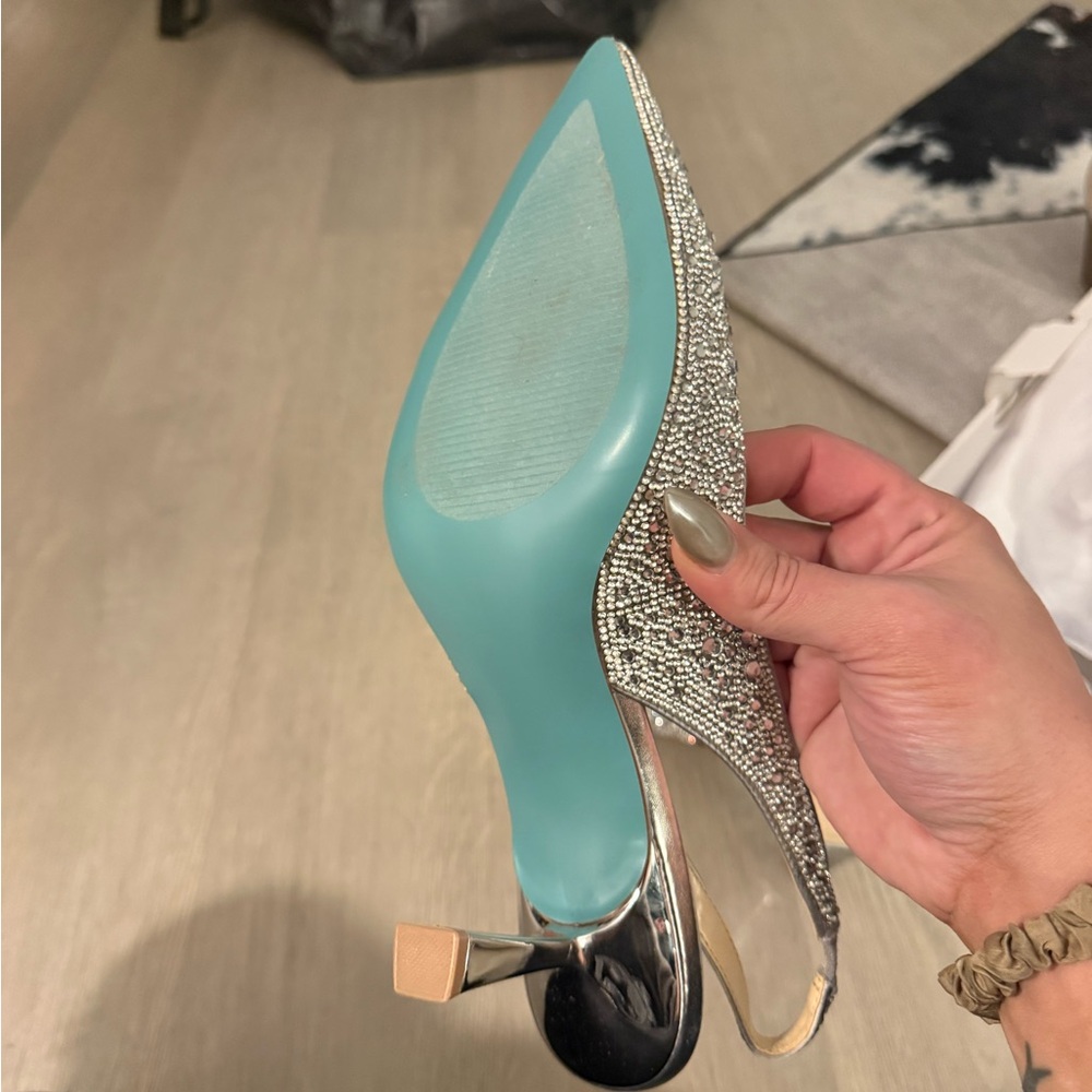 Betsey Johnson Silver Rhinestone Slingback Pumps, new never worn - Picture 4 of 5